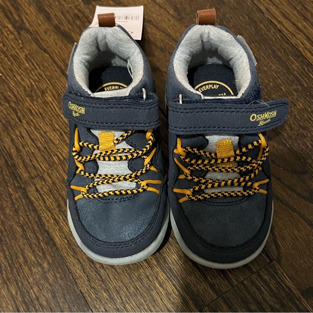 Size 5 toddler never worn sneakers